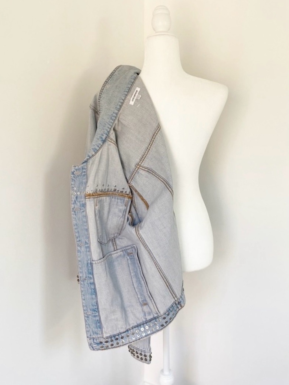 GOOD AMERICAN Light Wash Studded Denim Jacket - Picture 6 of 6